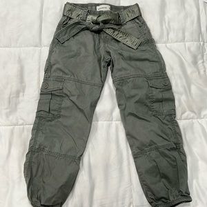 Abercrombie kids size 7/8  girls army green color belted cargo pants.